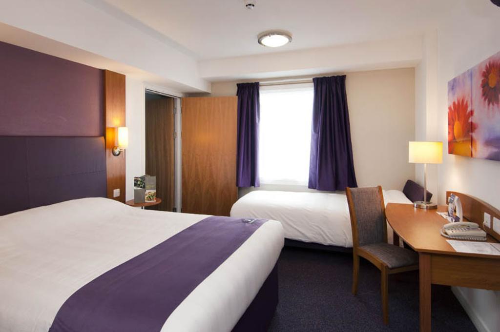 Premier Inn Manchester - Handforth Pokój zdjęcie